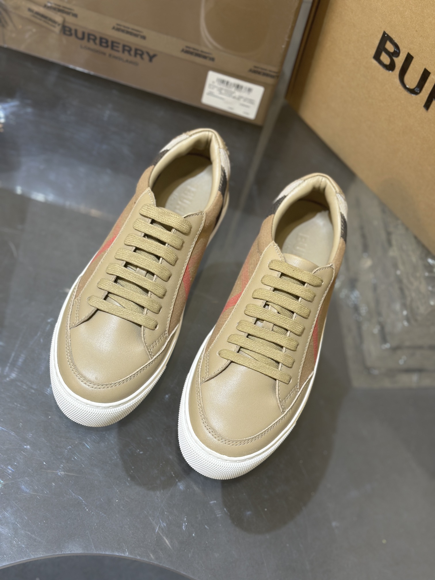 burberry-sneakers-2-4.jpg