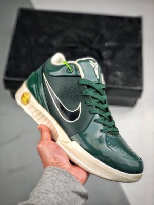 kobe-4-bucks-4.jpg
