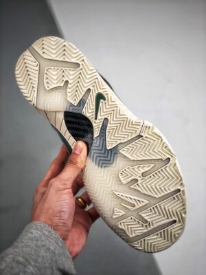 kobe-4-bucks-5.jpg