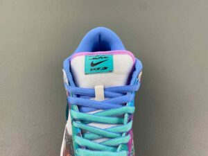 nike-sb-dunks-futura-4.jpg