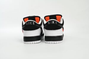 sbdunk-tightbooth-2.jpg