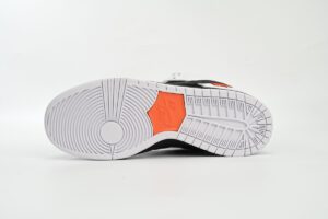 sbdunk-tightbooth-3.jpg