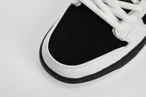sbdunk-tightbooth-4.jpg