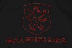 Balenciaga-Manchester-United-Crest-Embroidered-Stand-Collar-Jacket4.jpeg-1.webp