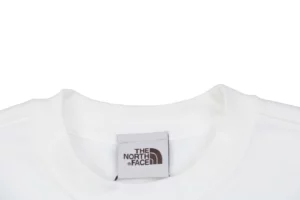 The-North-Face-Logo-Box-Graphic-Crewneck-Sweatshirt10.jpeg.webp