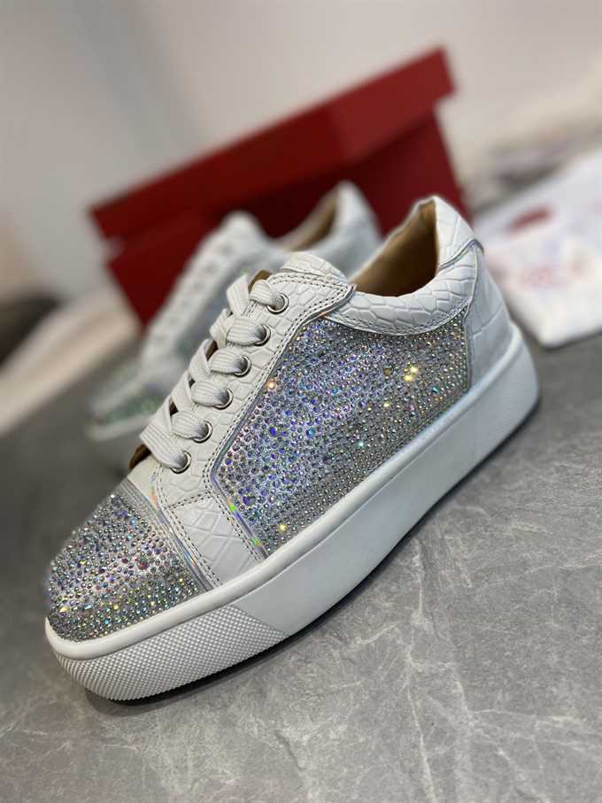 CHRISTIAN LOUBOUTIN LOW TOP SNEAKER