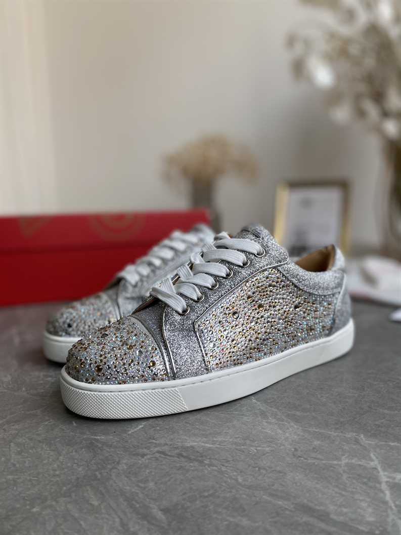 CHRISTIAN LOUBOUTIN LOW TOP SNEAKER