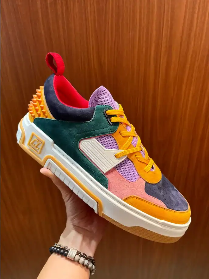 CHRISTIAN-LOUBOUTIN-ASTROLOUBI-SNEAKER-CL174-2.webp