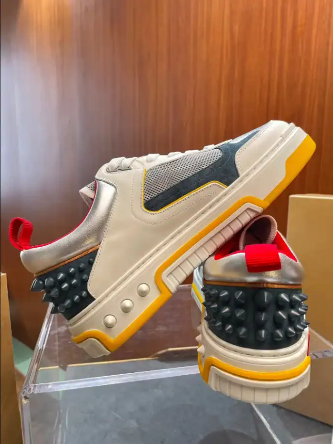 CHRISTIAN-LOUBOUTIN-ASTROLOUBI-SNEAKER-CL174-3.webp