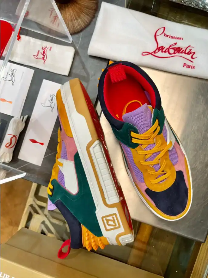 CHRISTIAN-LOUBOUTIN-ASTROLOUBI-SNEAKER-CL174-7.webp