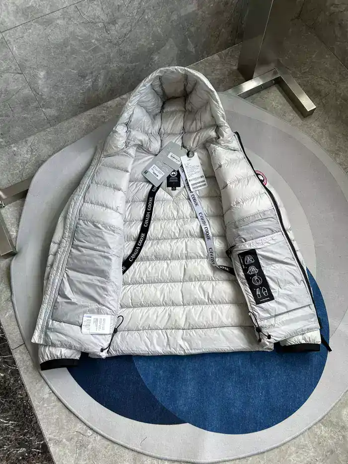 Canada-Goose-Crofton-Hoody-Jacket-CG023-2.webp
