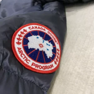 Canada-Goose-Crofton-Puffer-Jacket-CG010-3.webp