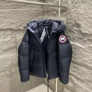 Canada-Goose-Crofton-Puffer-Jacket-CG010-4.webp