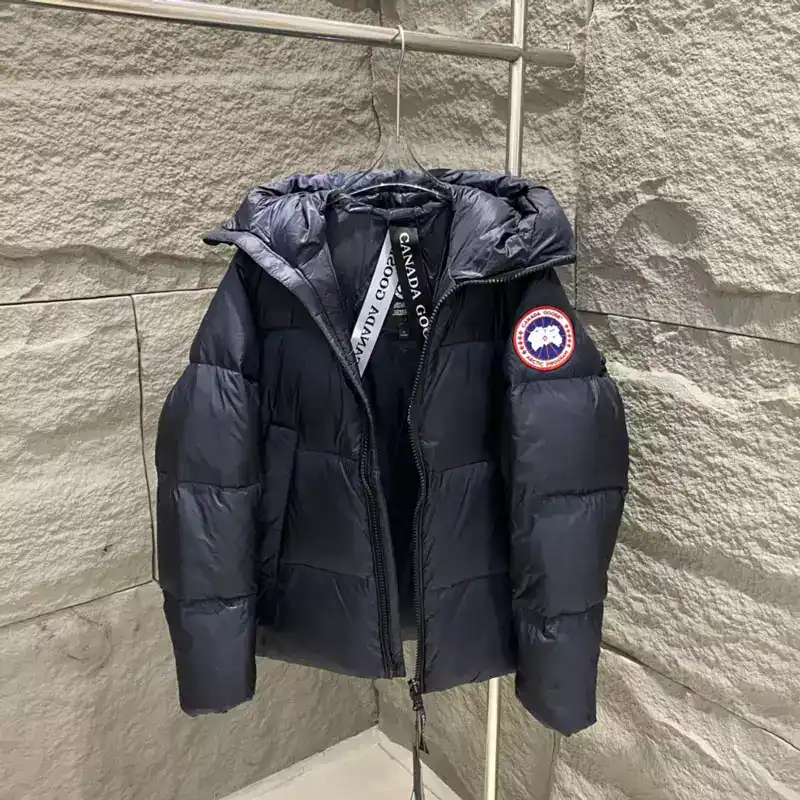 Canada-Goose-Crofton-Puffer-Jacket-CG010-4.webp