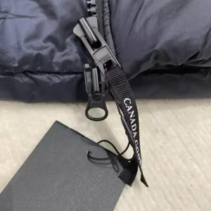 Canada-Goose-Crofton-Puffer-Jacket-CG010-6.webp