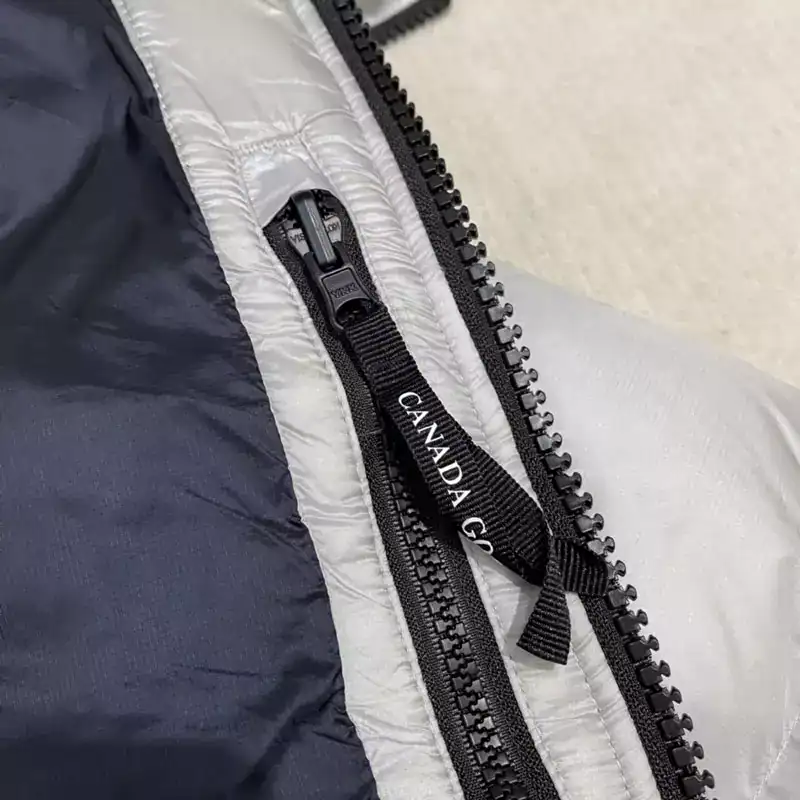 Canada-Goose-Crofton-Puffer-Jacket-CG011-7.webp