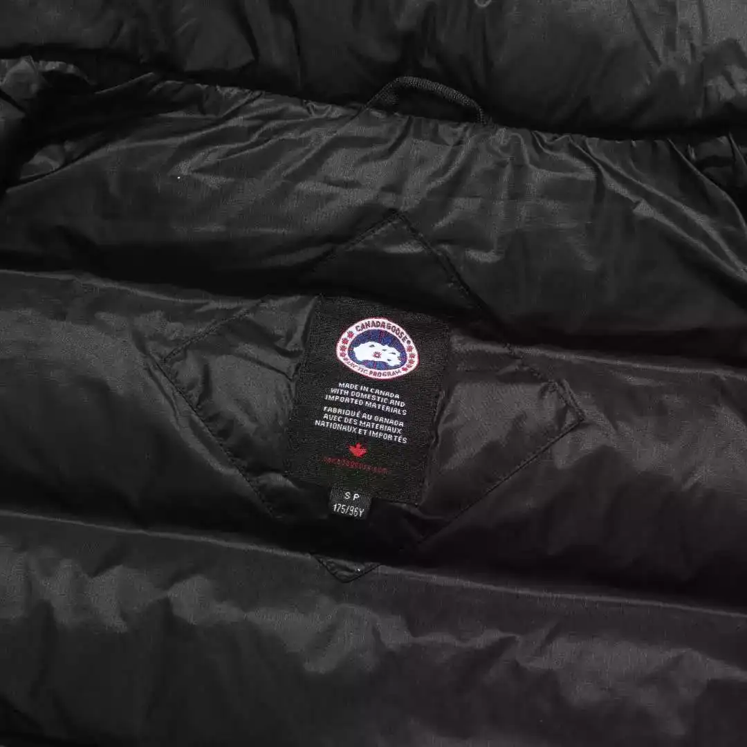 Canada-Goose-Crofton-Vest-CG038-4.webp