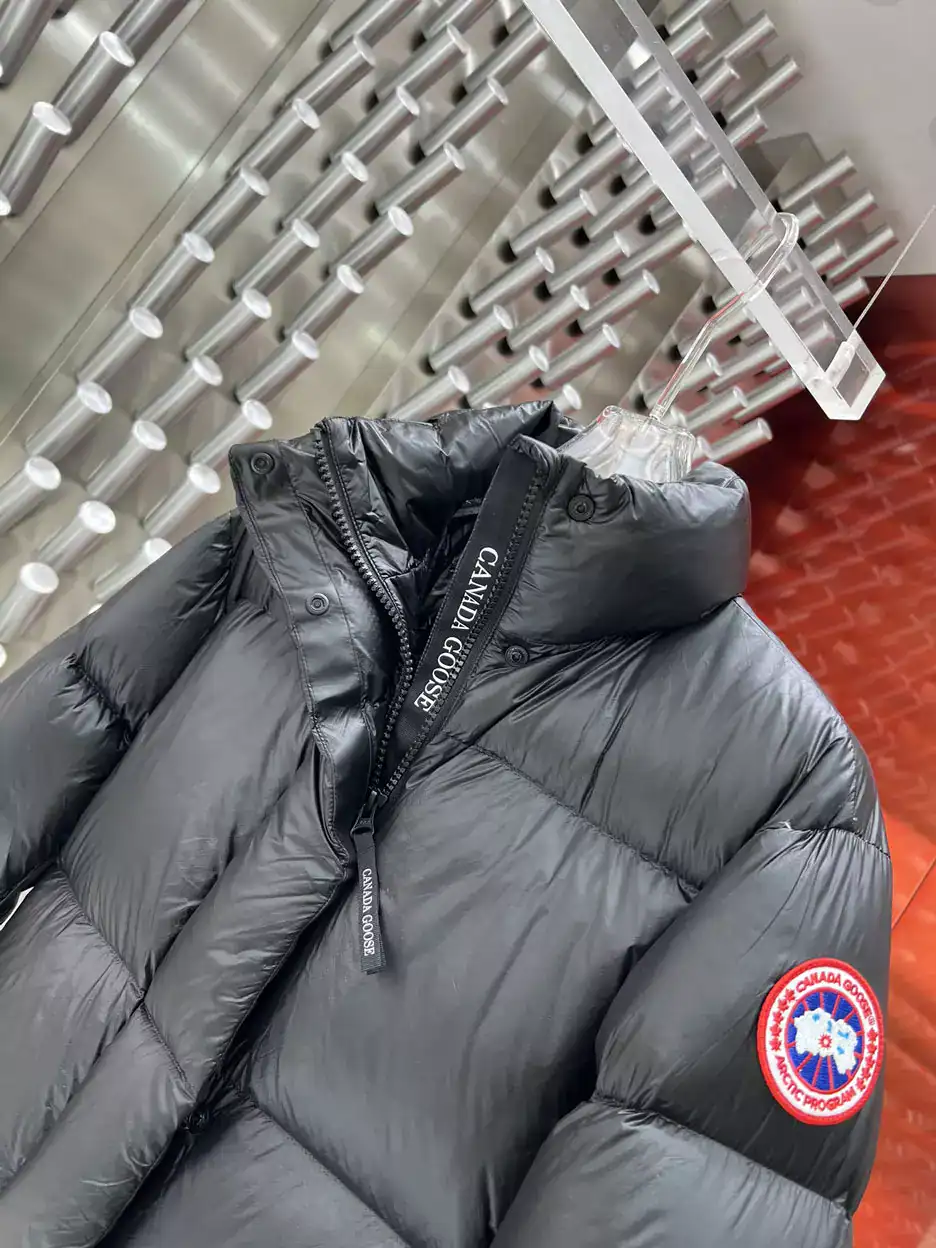 Canada-Goose-Cypress-Cropped-Puffer-Jacket-CG002-4.webp