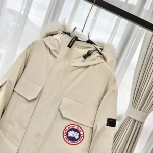 Canada-Goose-Expedition-Parka-CG031-4.webp