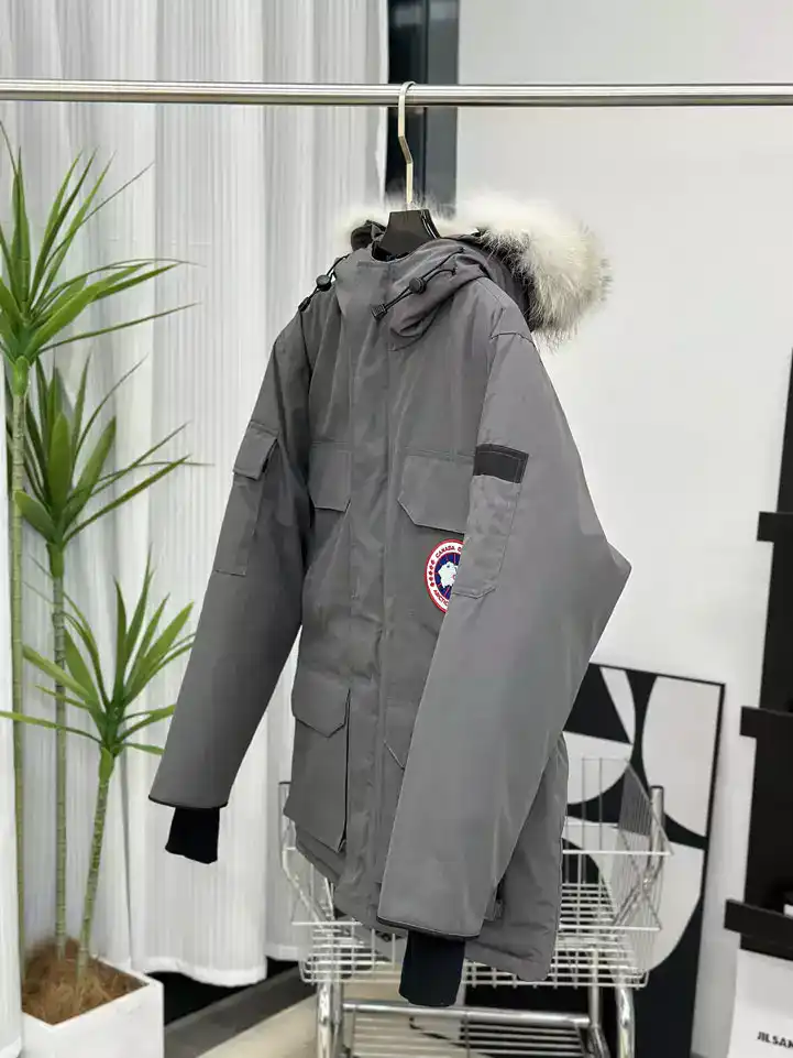 Canada-Goose-Expedition-Parka-Heritage-CG040-2.webp