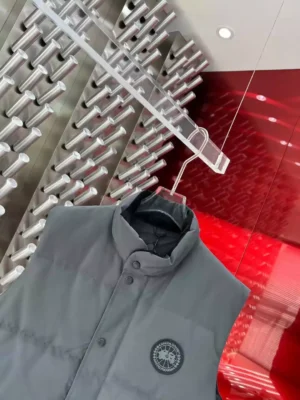 Canada-Goose-Freestyle-Crew-Vest-Black-Label-CG046-8.webp