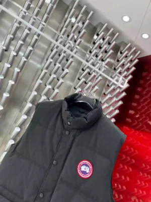 Canada-Goose-Freestyle-Crew-Vest-CG047-3.webp