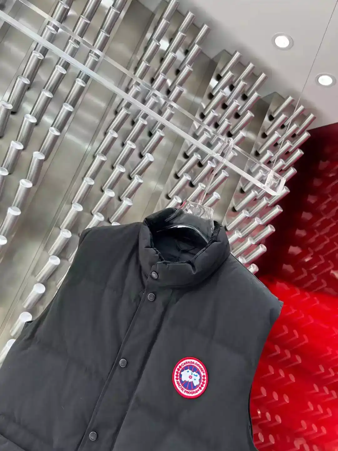 Canada-Goose-Freestyle-Crew-Vest-CG047-3.webp
