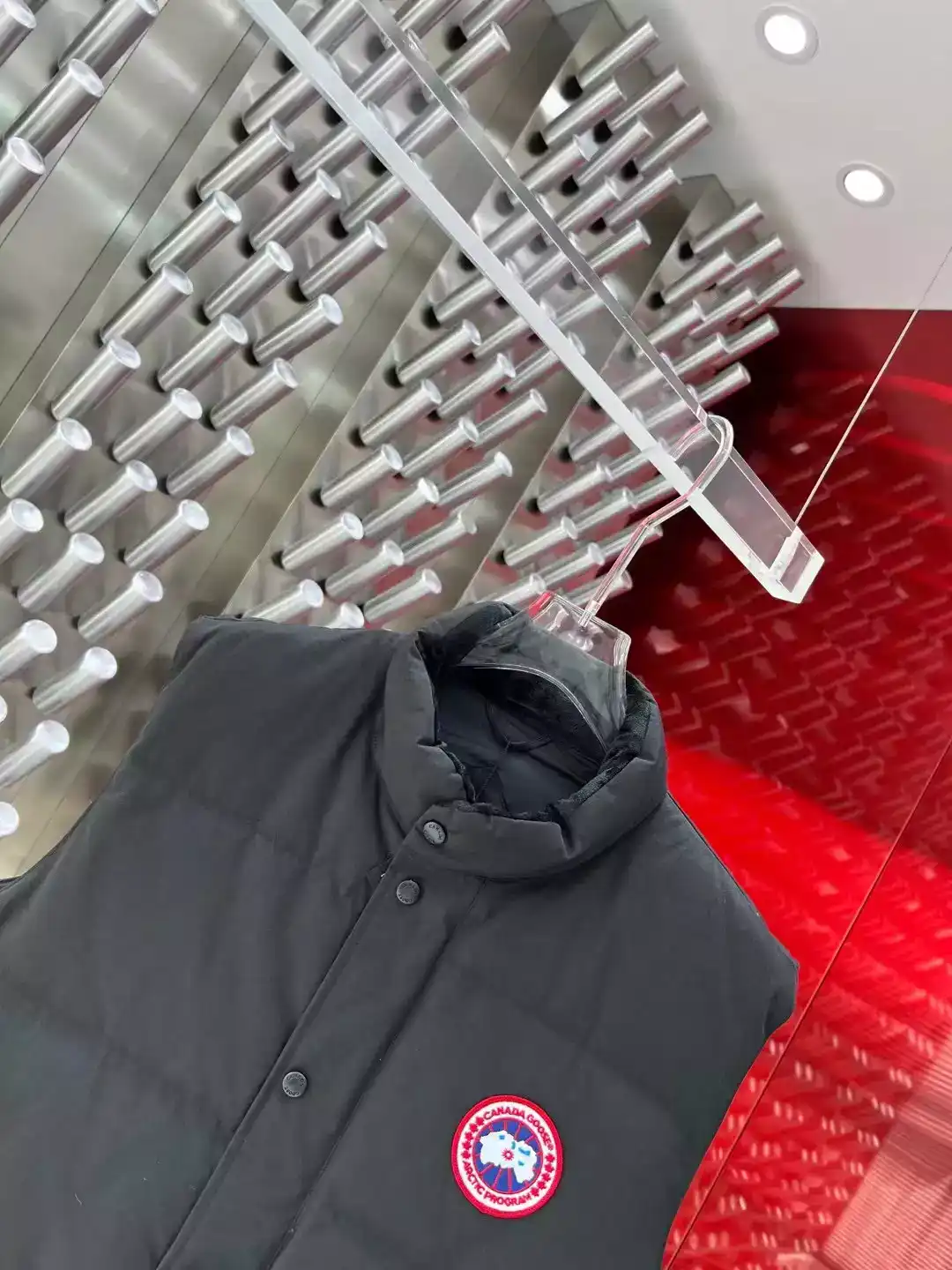 Canada-Goose-Freestyle-Crew-Vest-CG047-5.webp