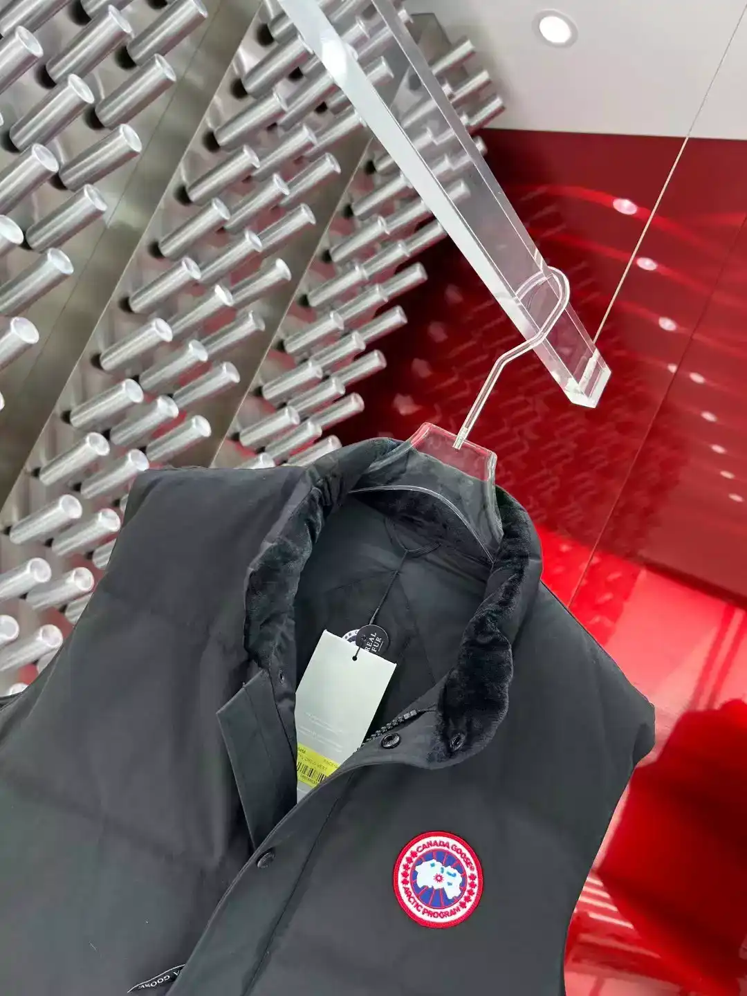 Canada-Goose-Freestyle-Crew-Vest-CG047-6.webp
