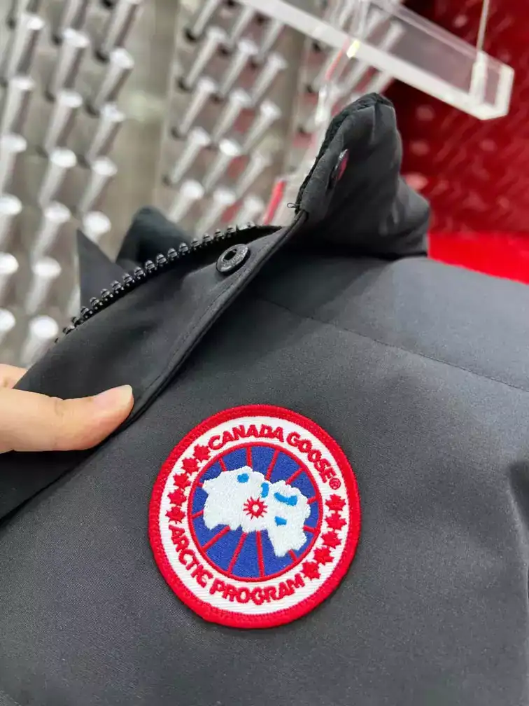 Canada-Goose-Freestyle-Crew-Vest-CG047-8.webp
