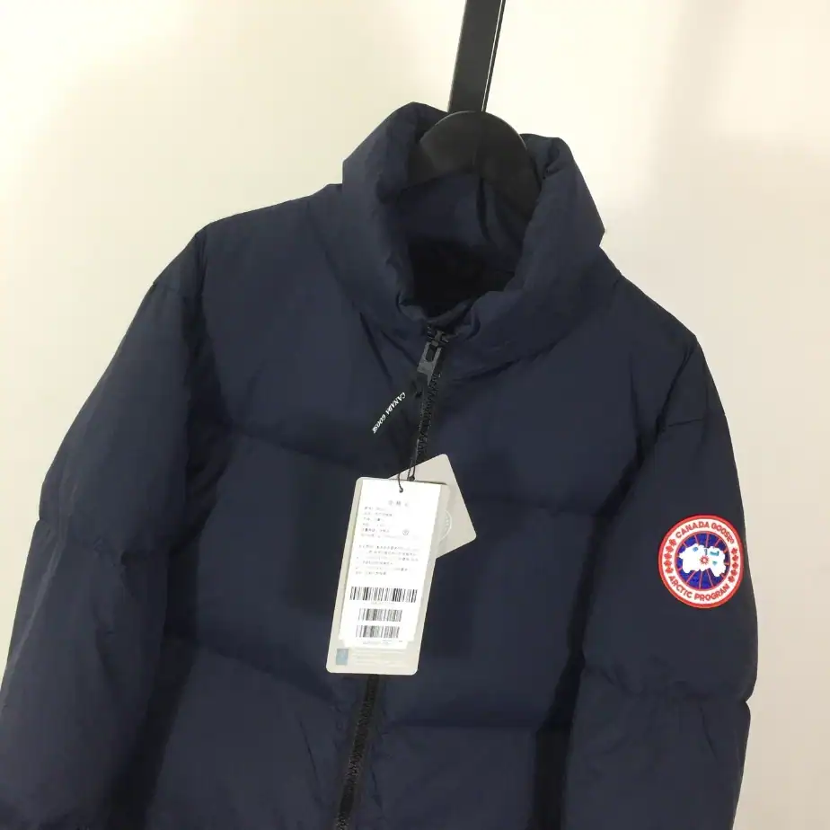 Canada-Goose-Jacket-CG076-2.webp
