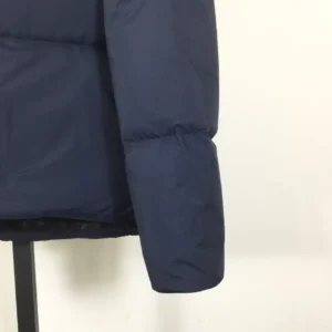 Canada-Goose-Jacket-CG076-3.webp