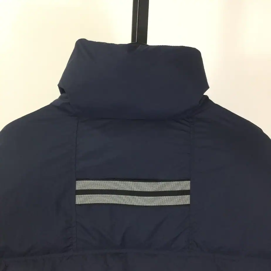 Canada-Goose-Jacket-CG076-6.webp
