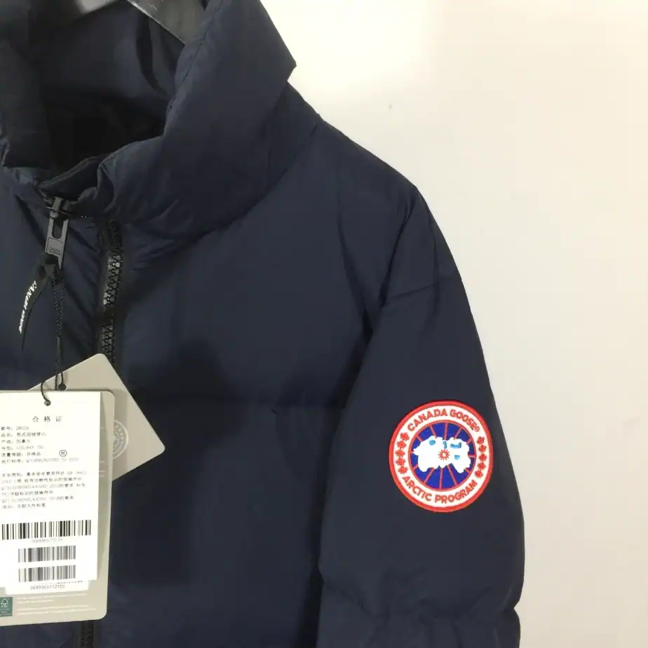Canada-Goose-Jacket-CG076-7.webp