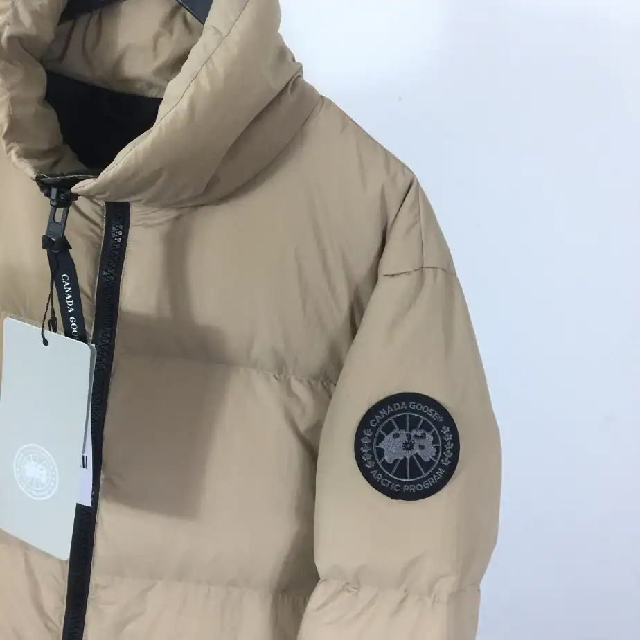 Canada-Goose-Jacket-CG077-3.webp