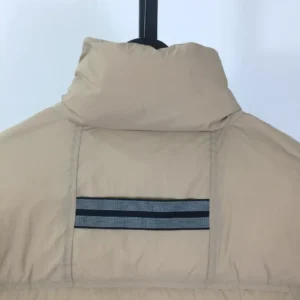 Canada-Goose-Jacket-CG077-5.webp