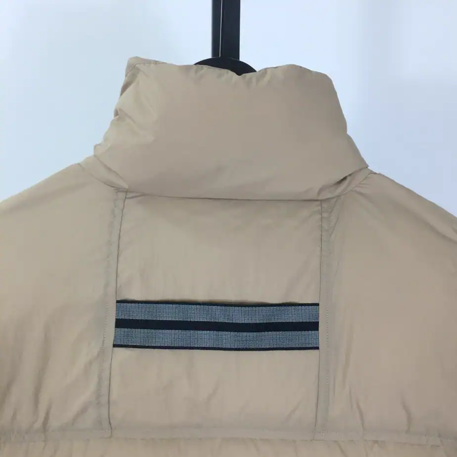 Canada-Goose-Jacket-CG077-5.webp
