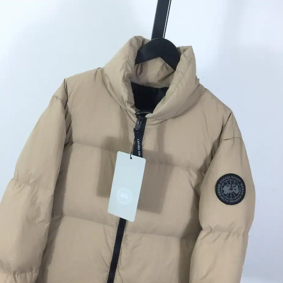 Canada-Goose-Jacket-CG077-8.webp