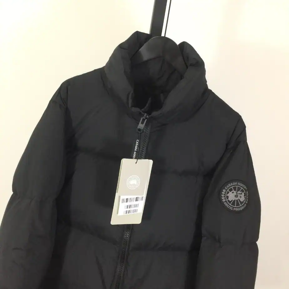Canada-Goose-Jacket-CG078-6.webp