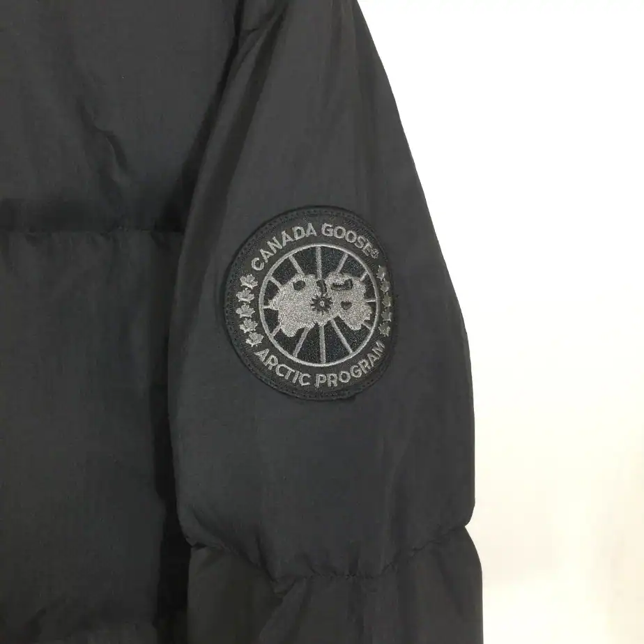 Canada-Goose-Jacket-CG078-8.webp