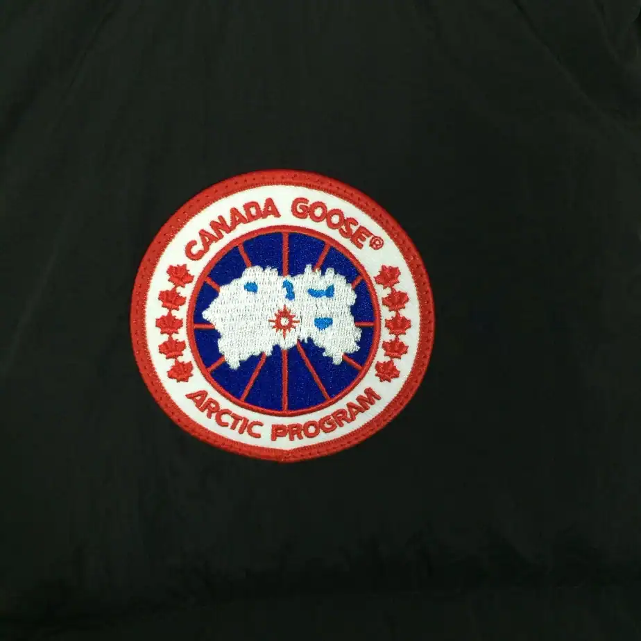 Canada-Goose-Jacket-CG079-7.webp