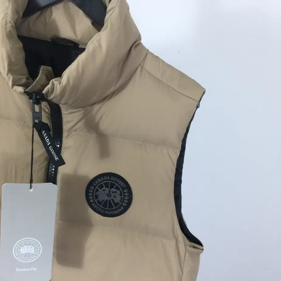 Canada-Goose-Jacket-CG080-2.webp