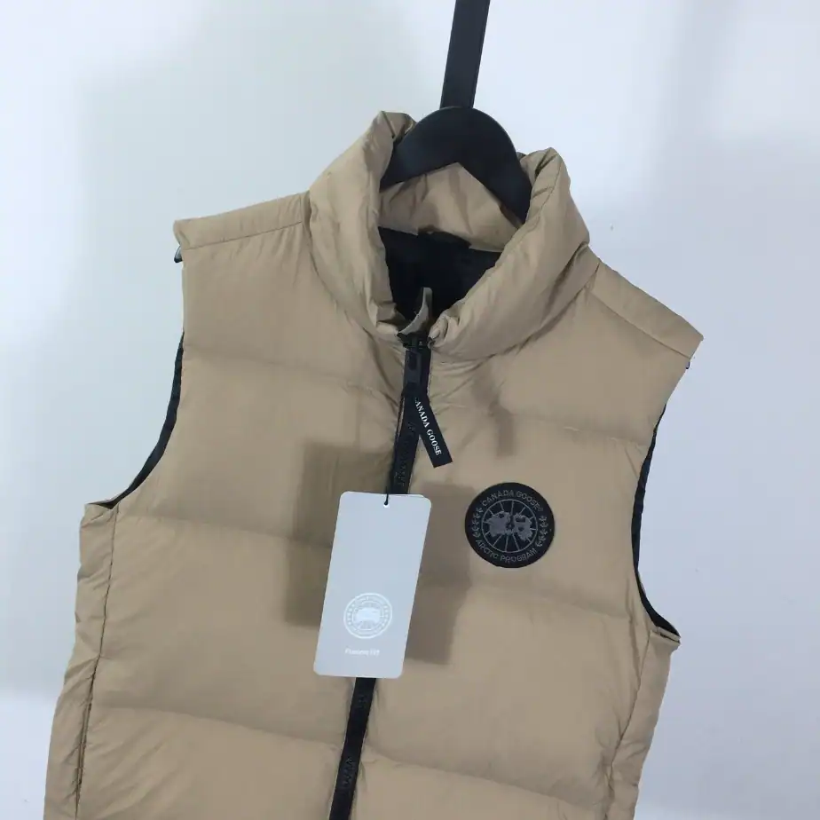 Canada-Goose-Jacket-CG080-3.webp