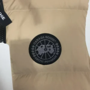Canada-Goose-Jacket-CG080-4.webp