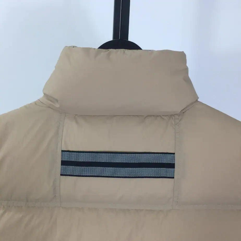 Canada-Goose-Jacket-CG080-7.webp
