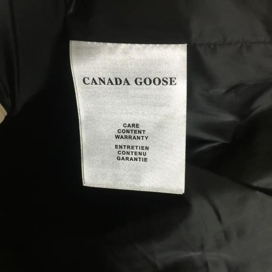 Canada-Goose-Jacket-CG081-2.webp