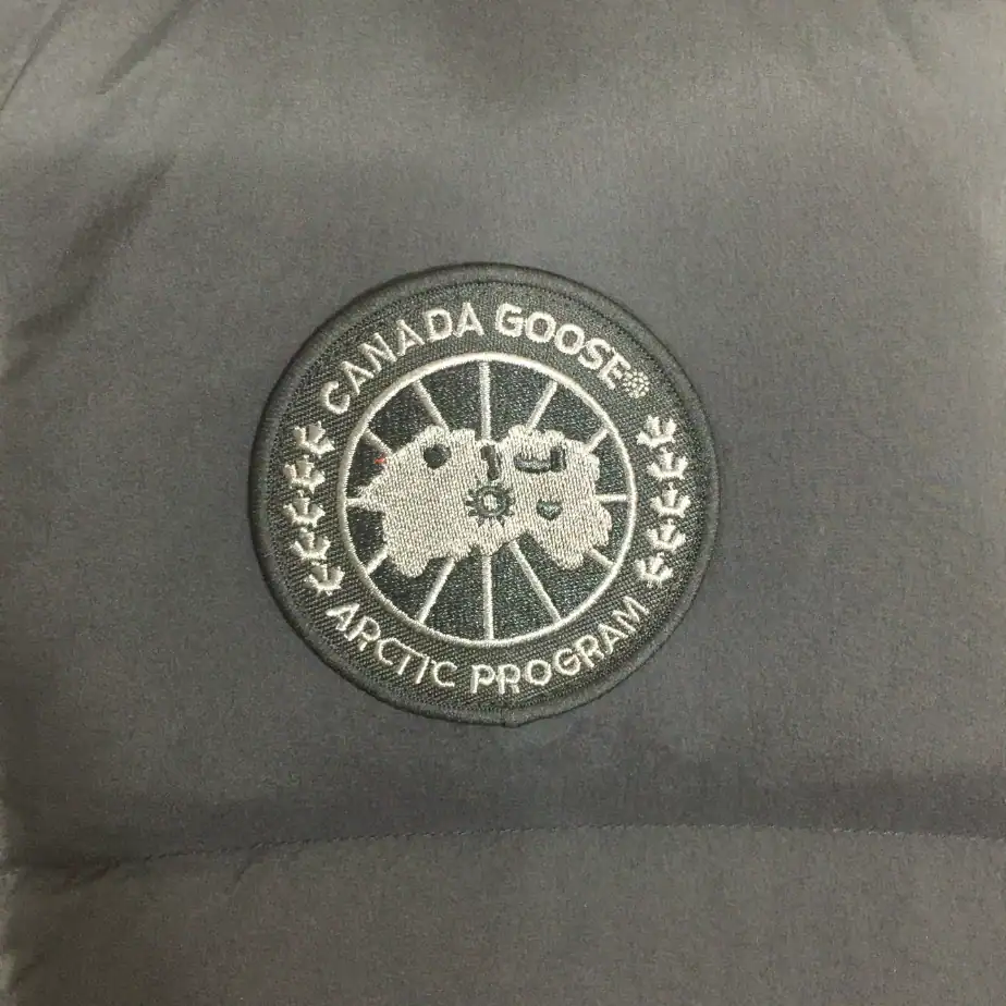 Canada-Goose-Jacket-CG081-4.webp