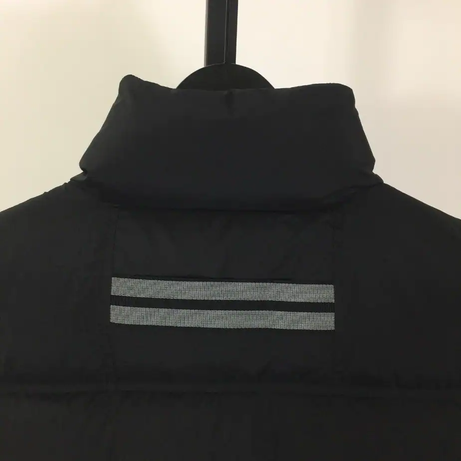 Canada-Goose-Jacket-CG081-5.webp