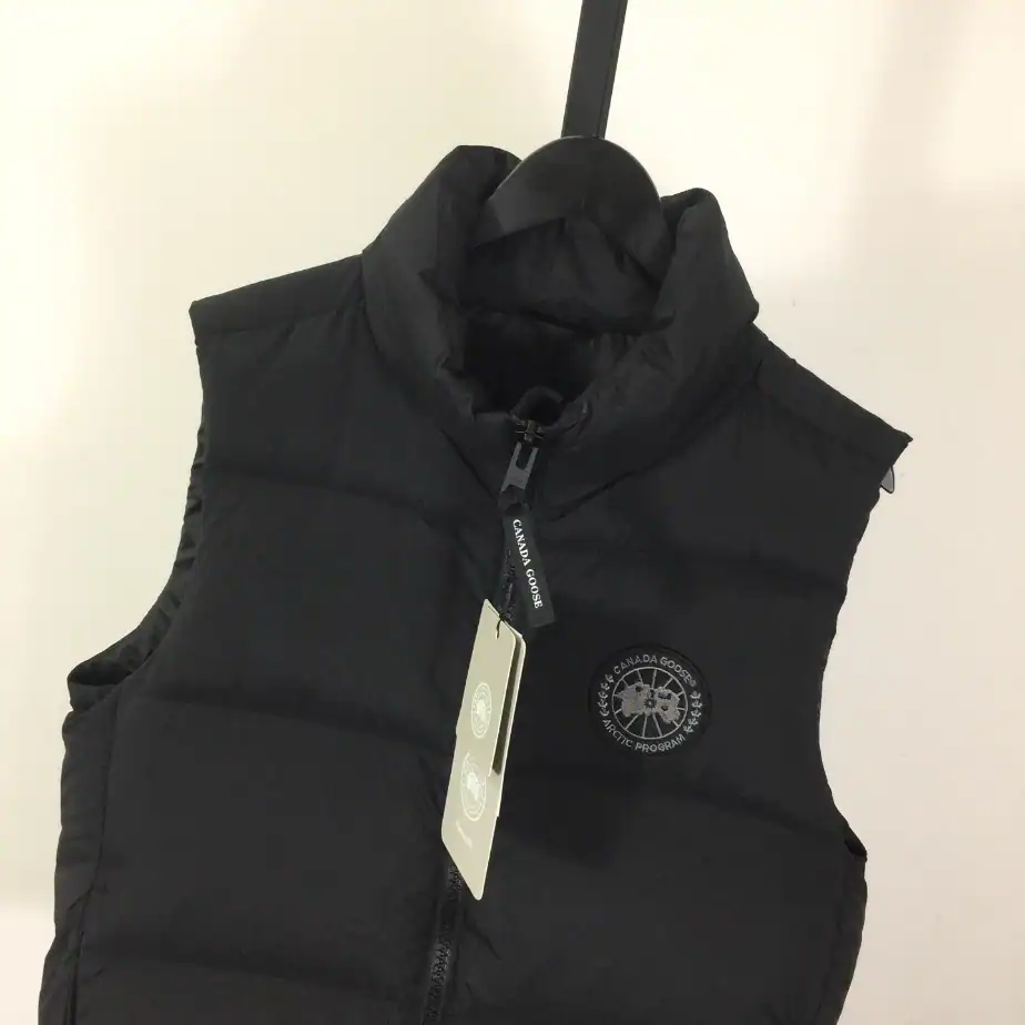 Canada-Goose-Jacket-CG081-6.webp