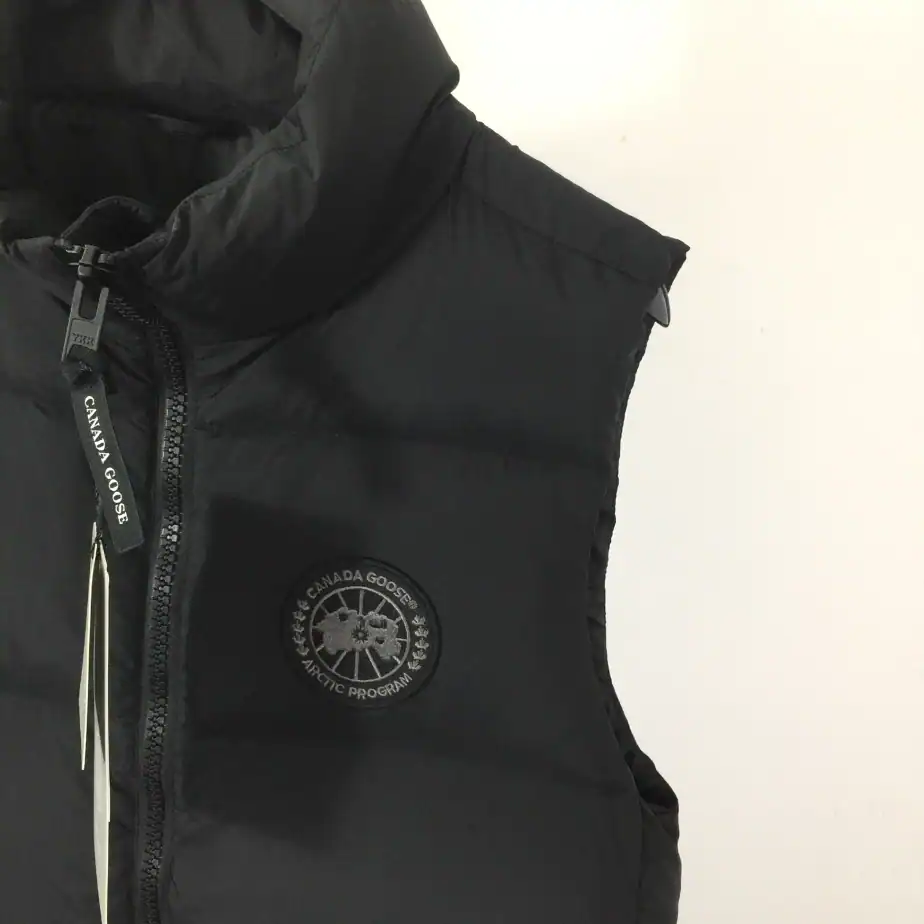 Canada-Goose-Jacket-CG081-8.webp